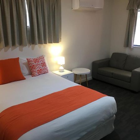 Sturt Motel Броукън Хил Екстериор снимка
