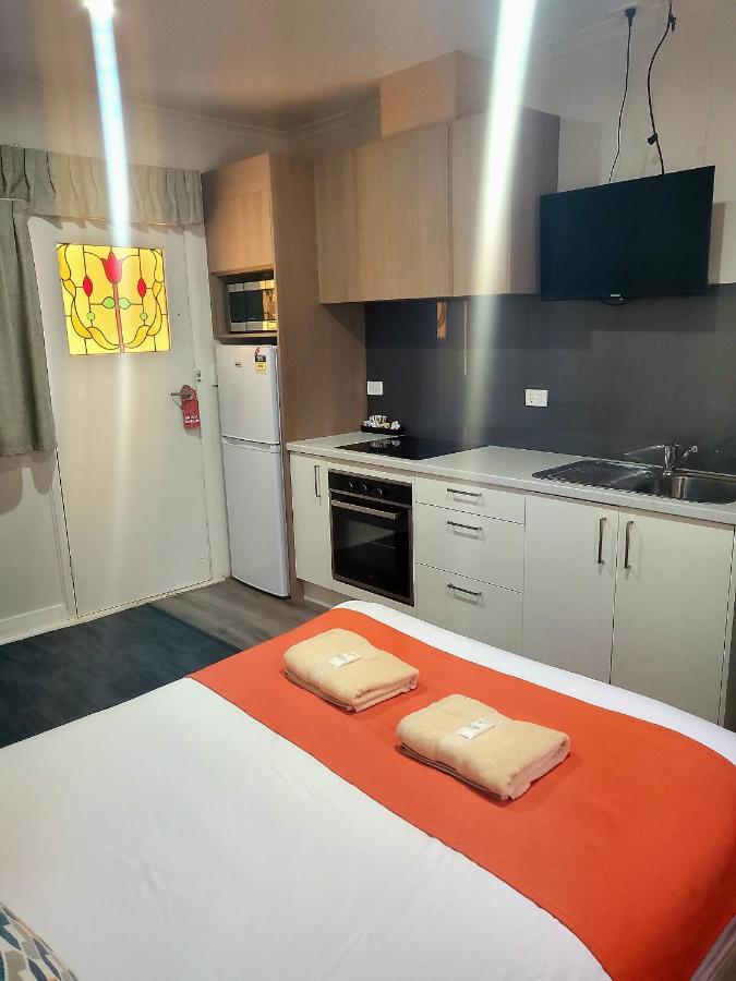 Sturt Motel Броукън Хил Екстериор снимка