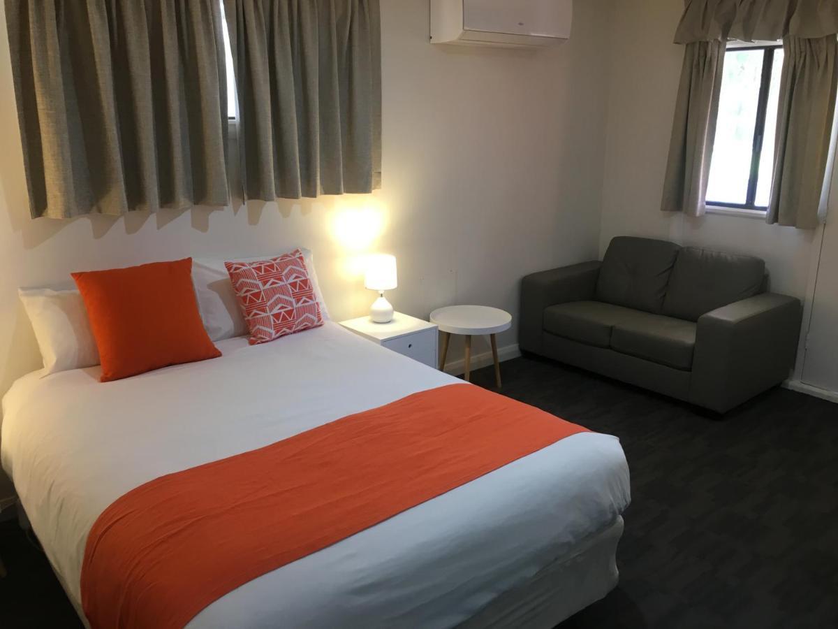 Sturt Motel Броукън Хил Екстериор снимка