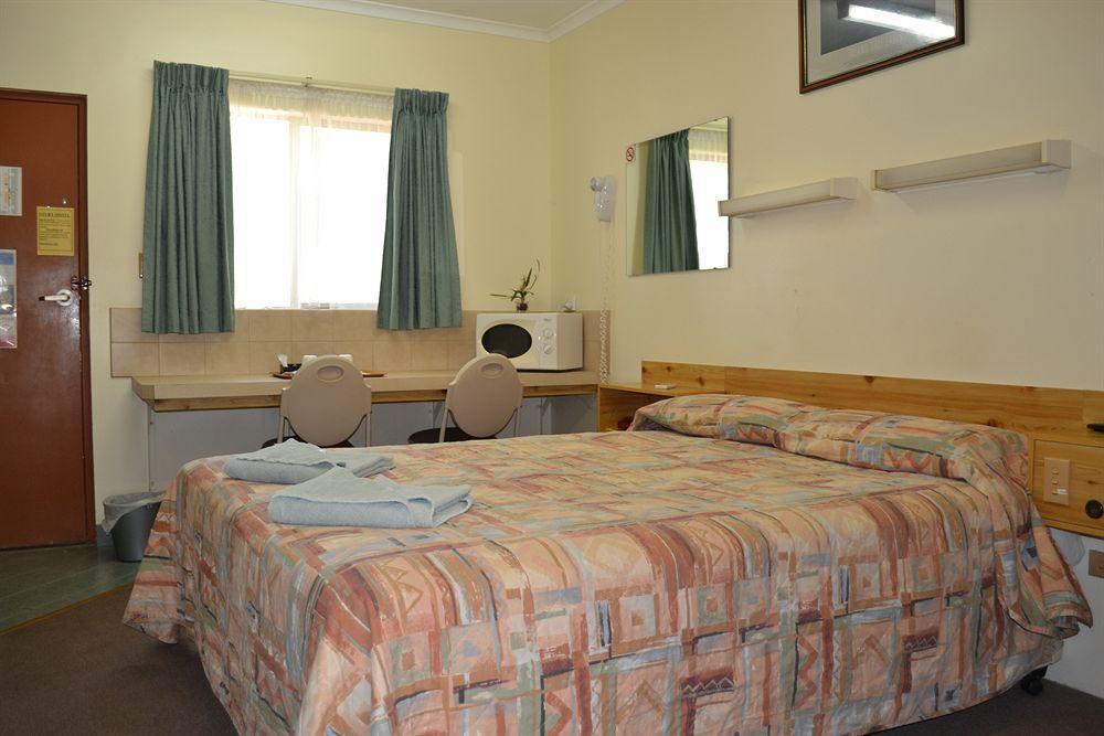 Sturt Motel Броукън Хил Екстериор снимка