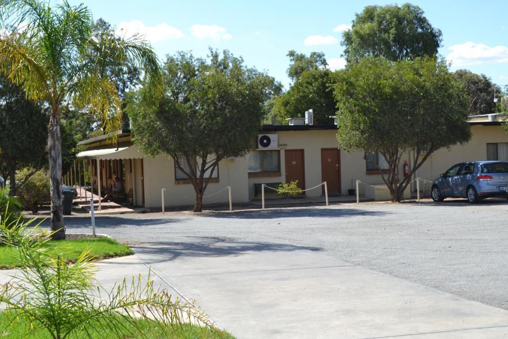 Sturt Motel Броукън Хил Екстериор снимка