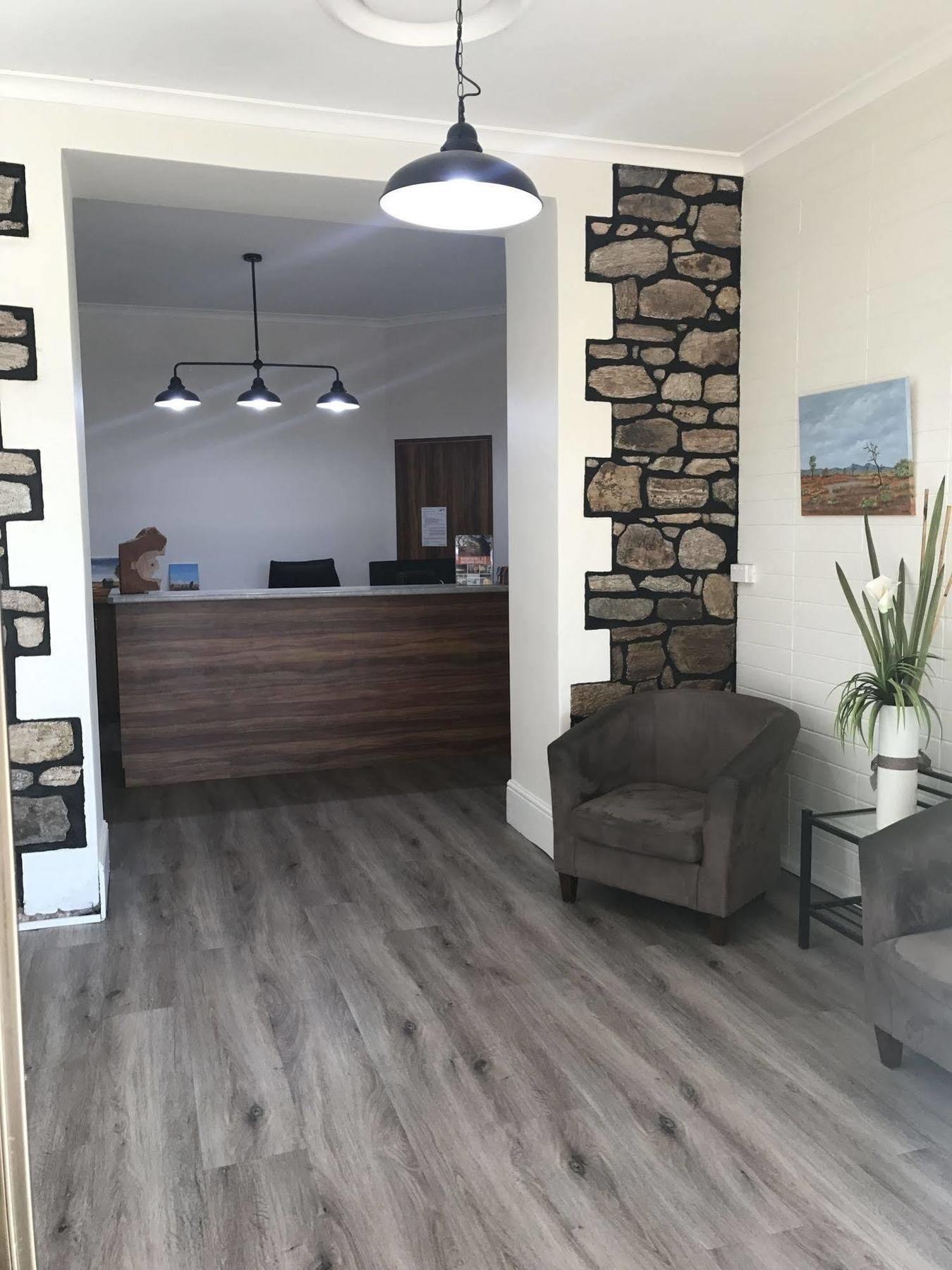 Sturt Motel Броукън Хил Екстериор снимка