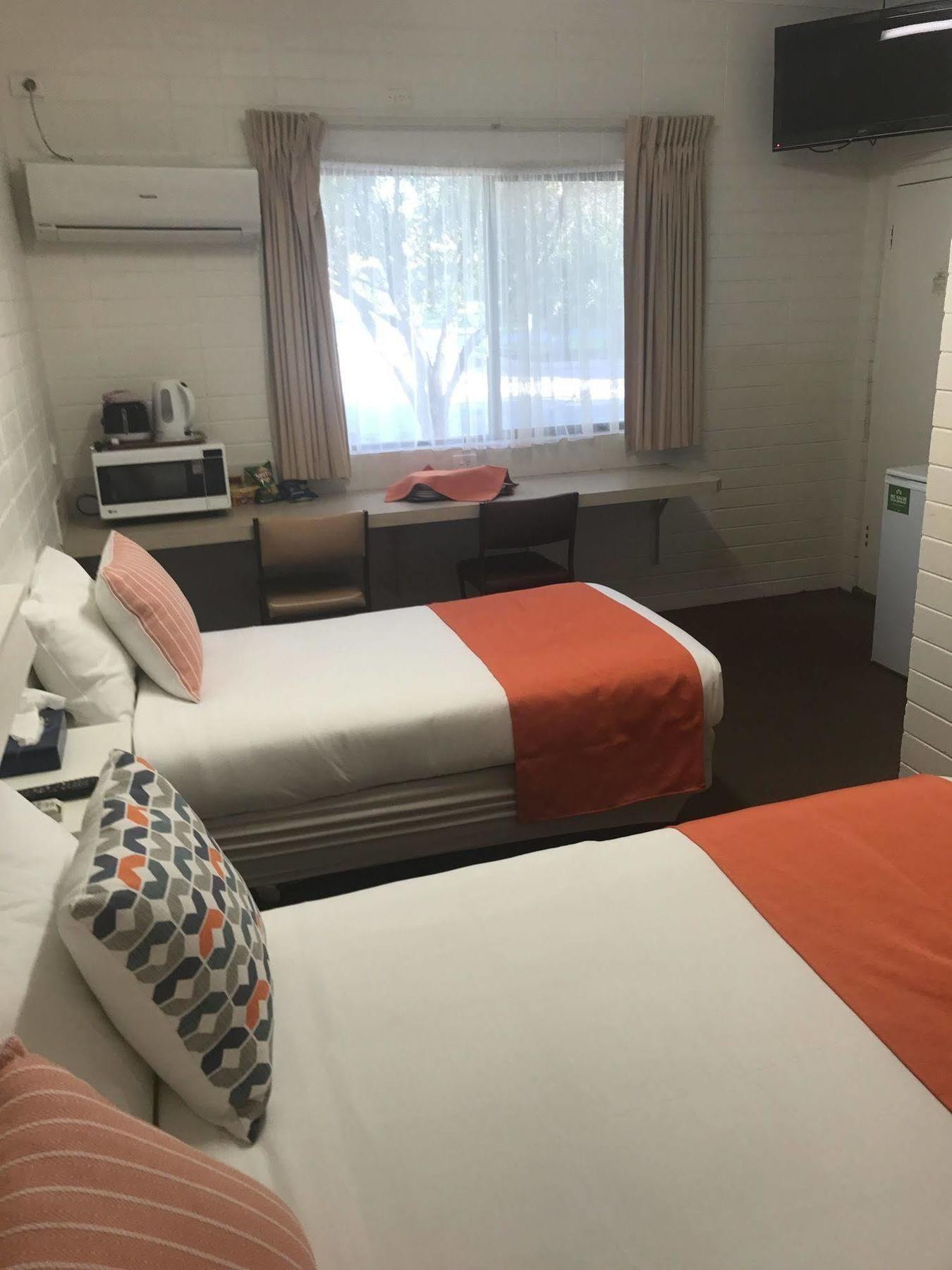 Sturt Motel Броукън Хил Екстериор снимка