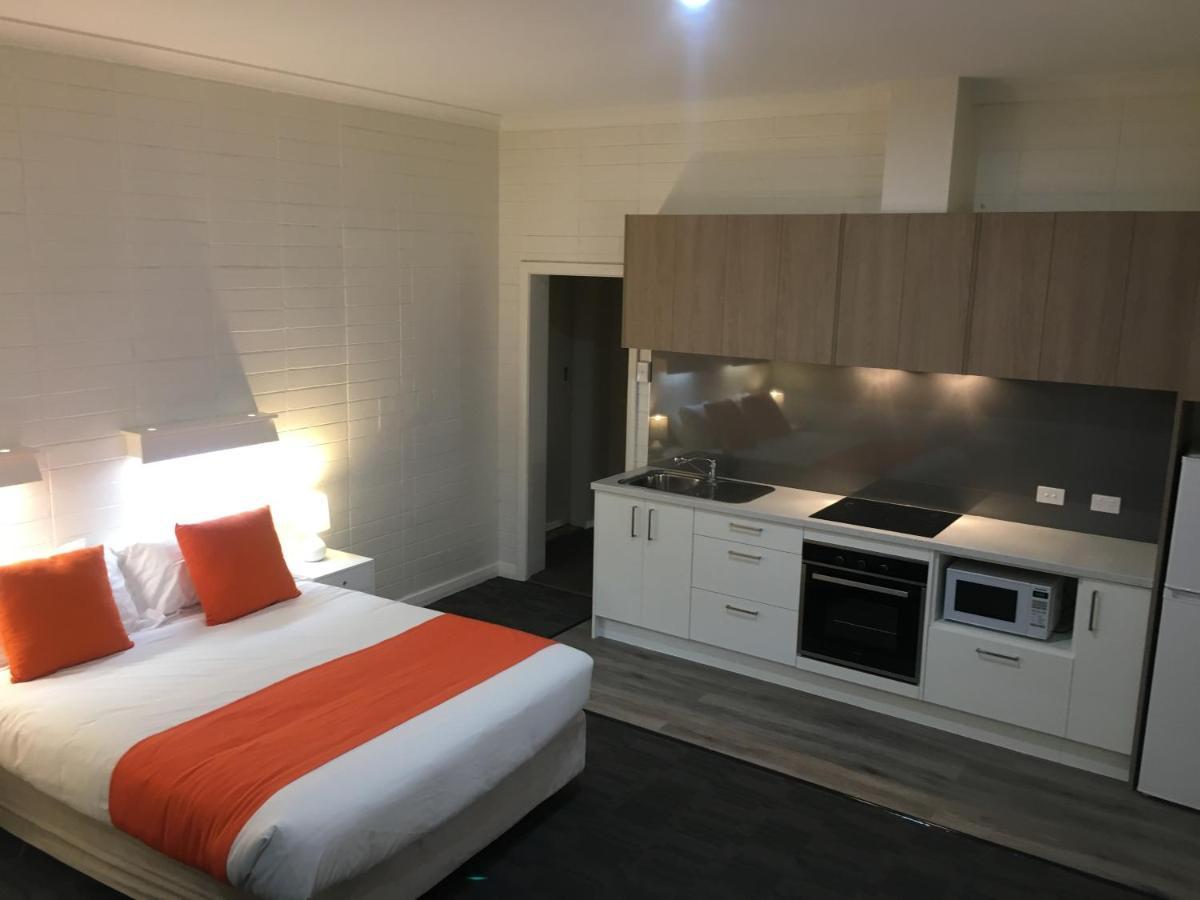 Sturt Motel Броукън Хил Екстериор снимка