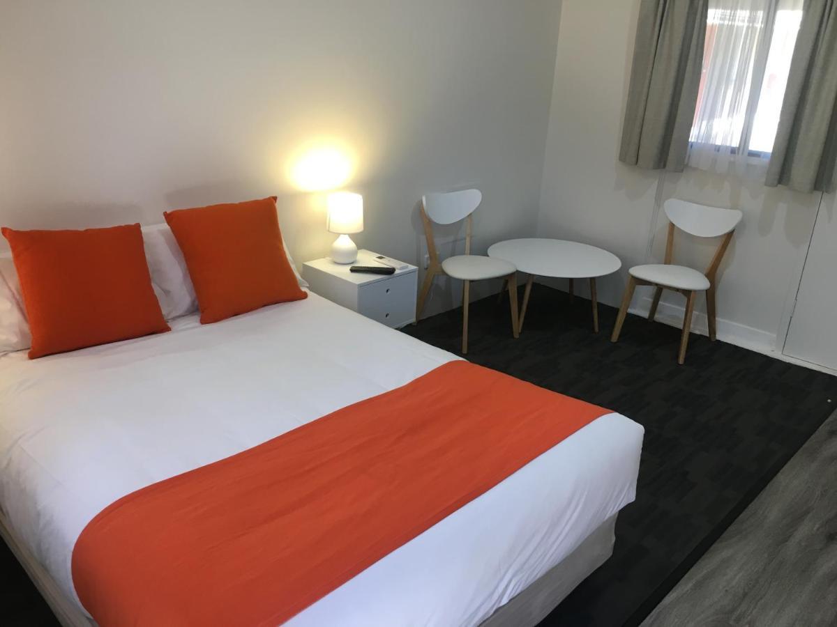 Sturt Motel Броукън Хил Екстериор снимка