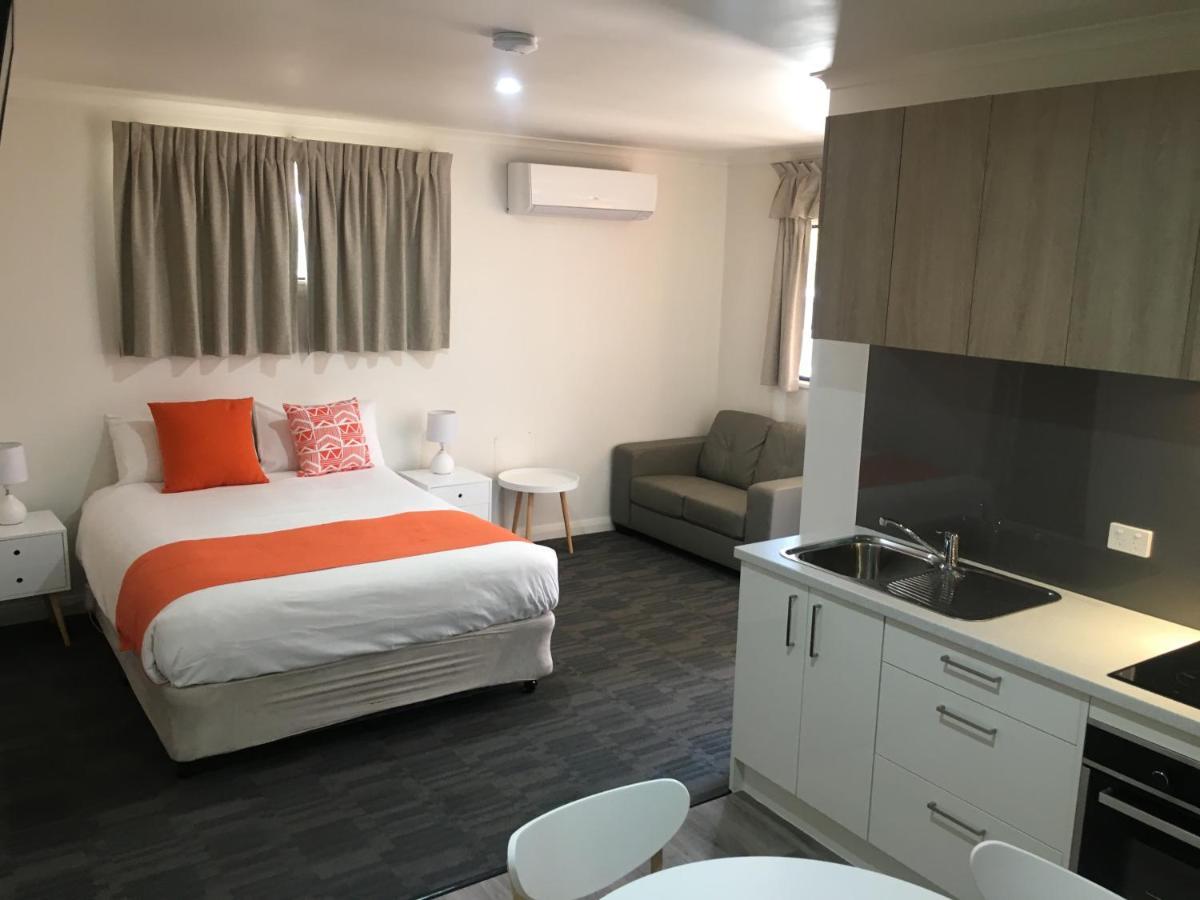 Sturt Motel Броукън Хил Екстериор снимка
